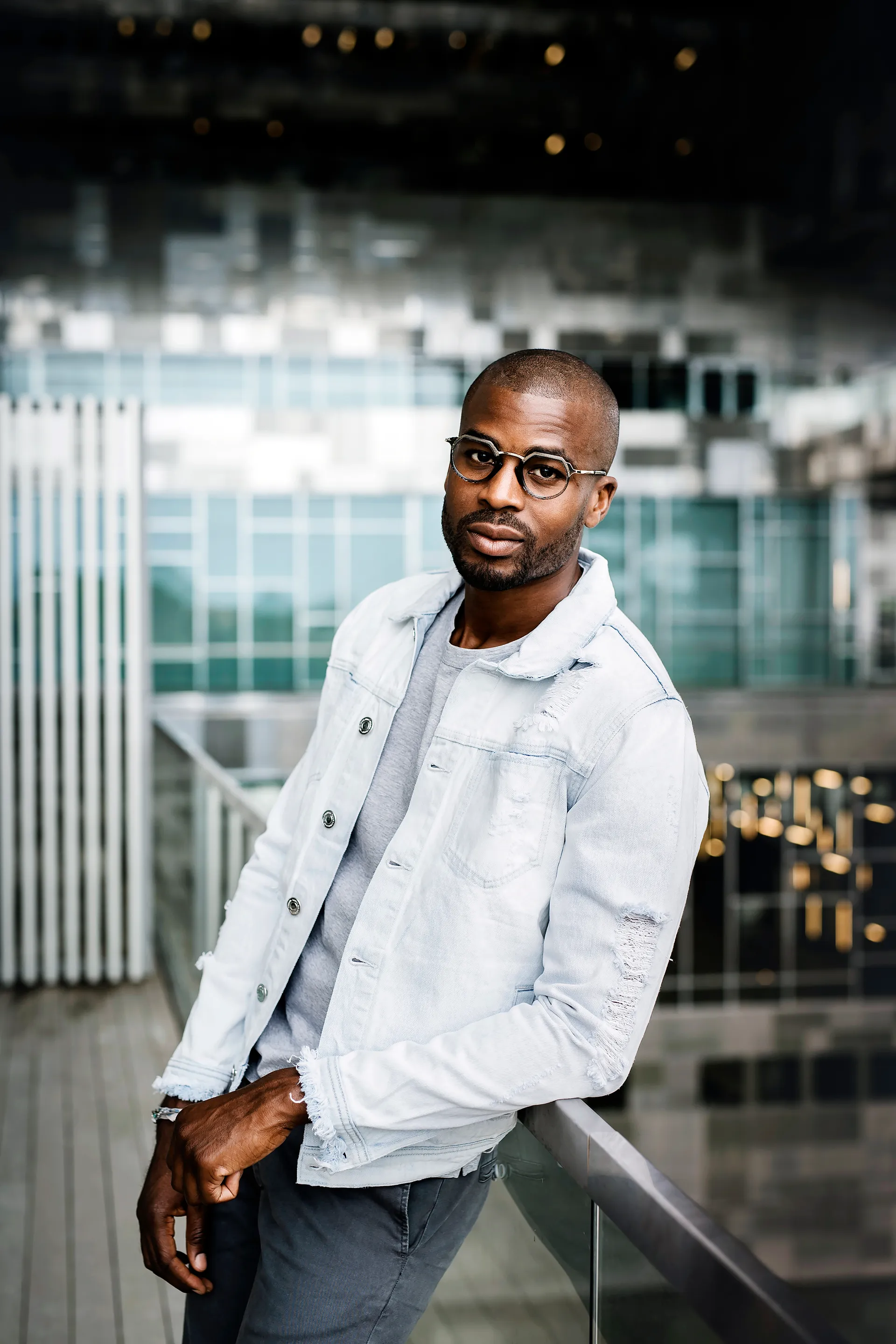 portrait d'homme portant des lunettes Bruno Chaussignand