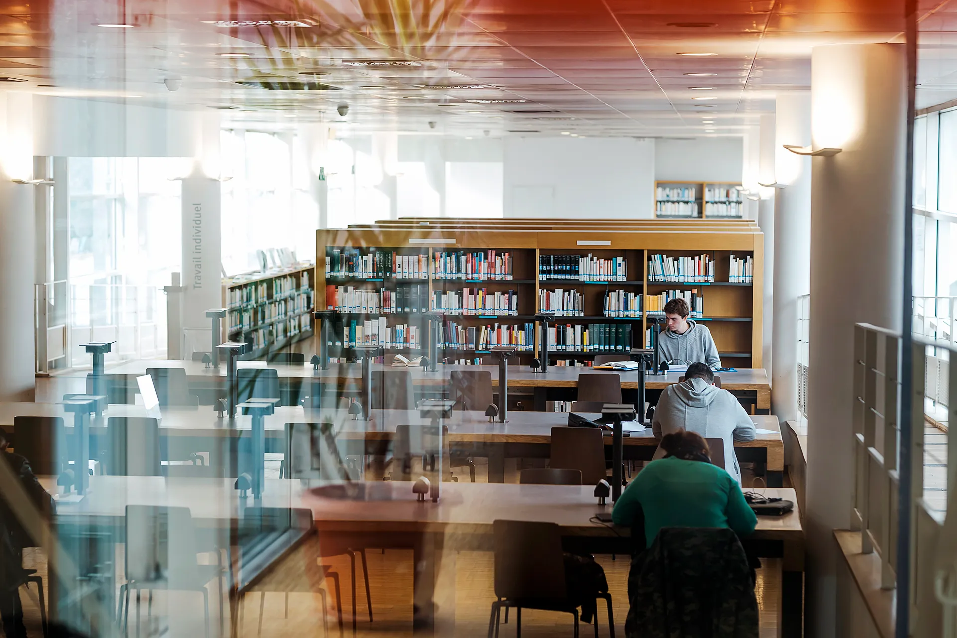 vue d'une salle de travail de la BU Paris8