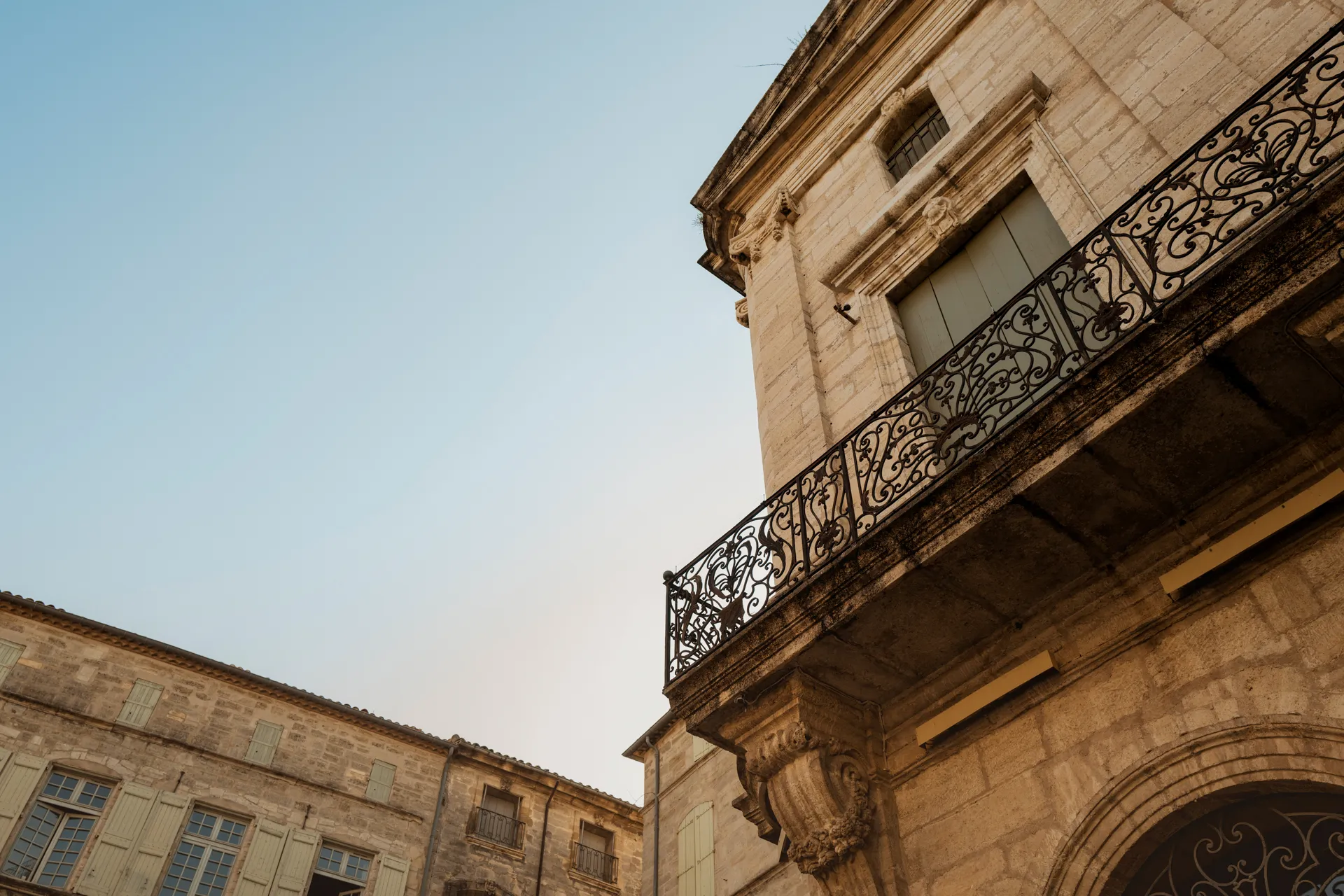 balcon de la maison des métiers d'art à Pézenas